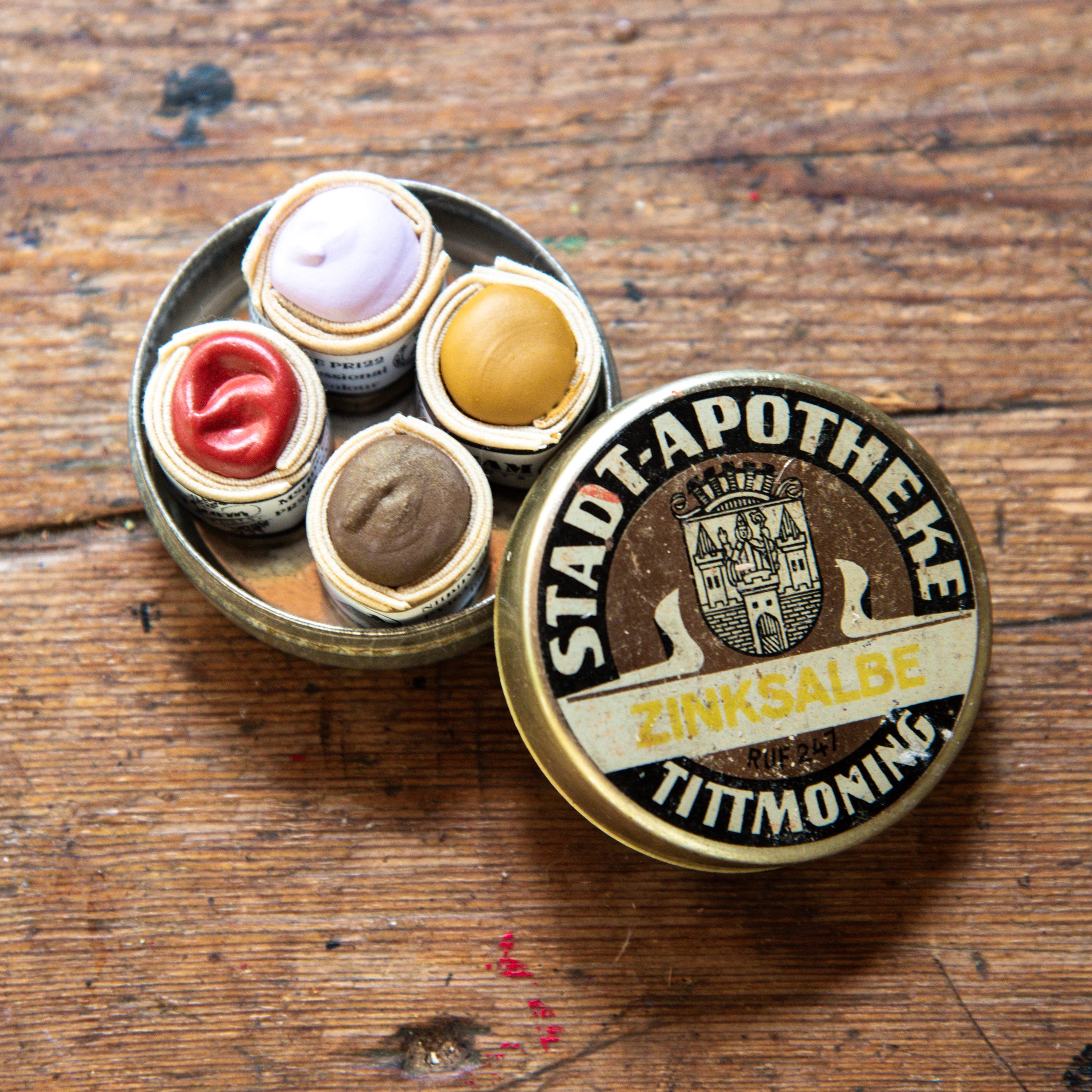 Apotheke with 4 Beam Paints