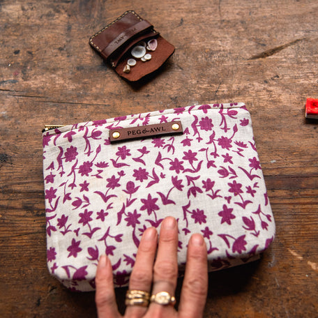 Keeper Pouch with Mid-Century Feedsack: Alicia