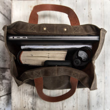 The Marlowe Carryall: Merry Mishap