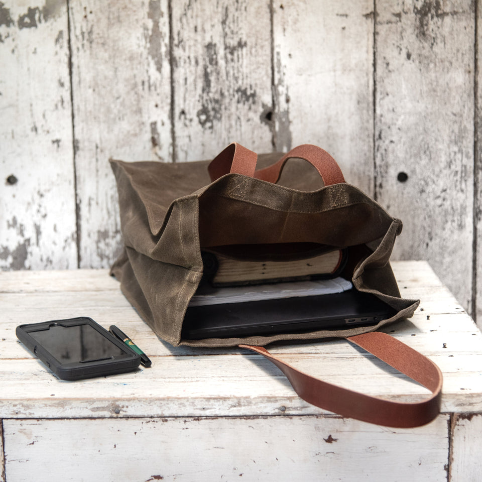 The Marlowe Carryall: Merry Mishap