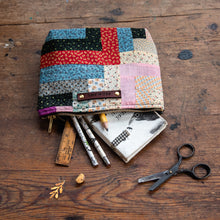 Keeper Pouch with 1900s Log Cabin Patchwork Quilt: Ameliana