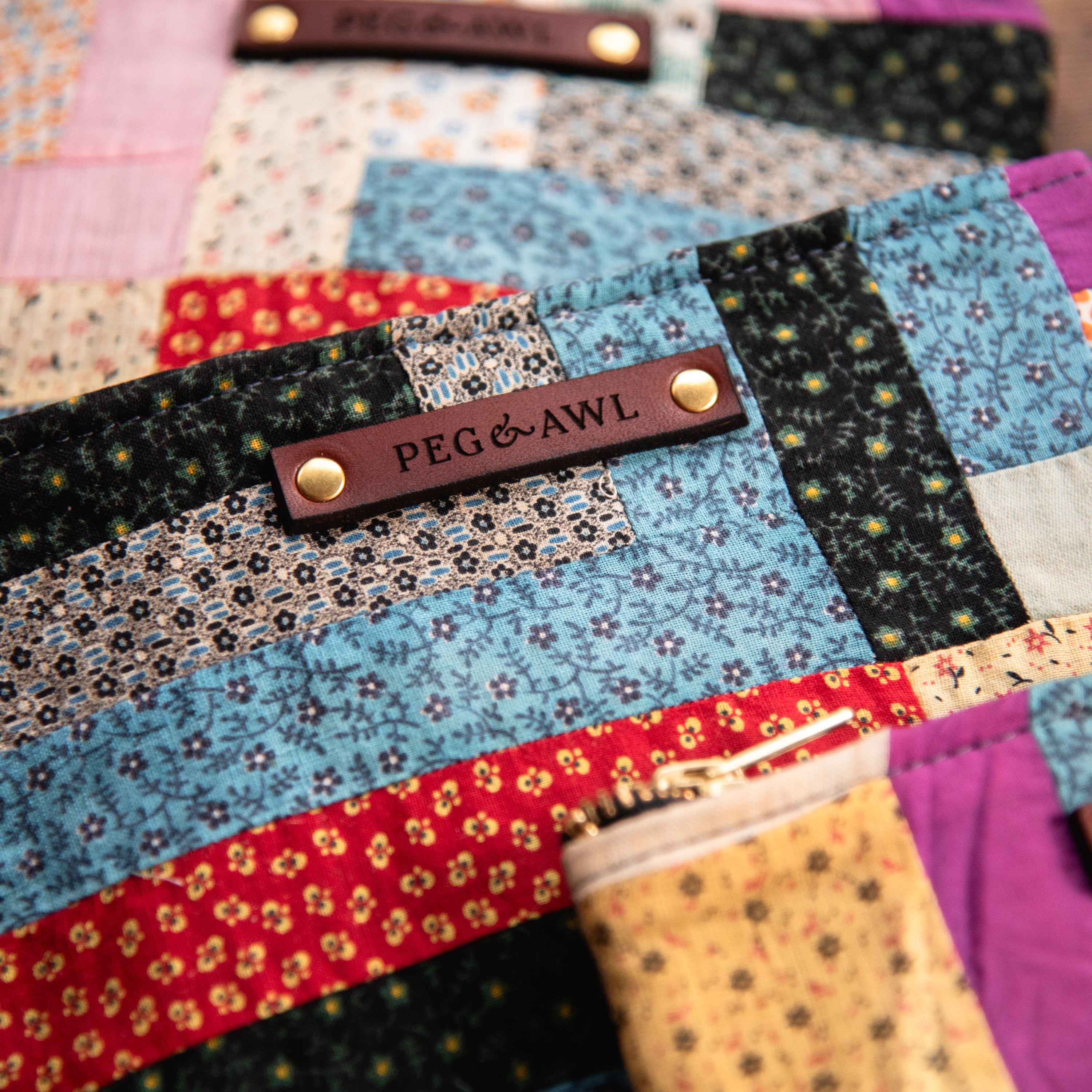 Keeper Pouch with 1900s Log Cabin Patchwork Quilt: Ameliana