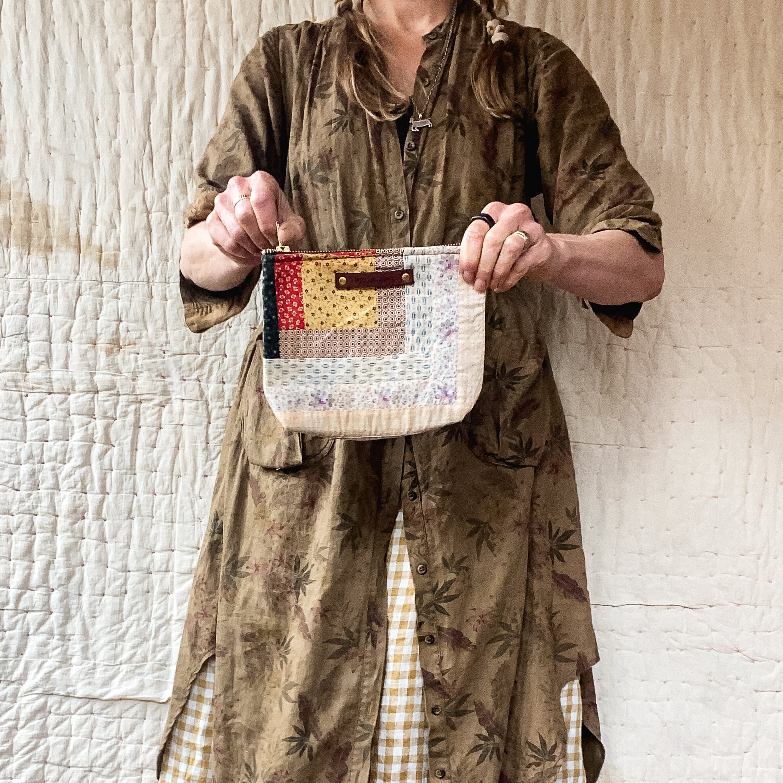 Keeper Pouch with 1900s Log Cabin Patchwork Quilt: Ameliana