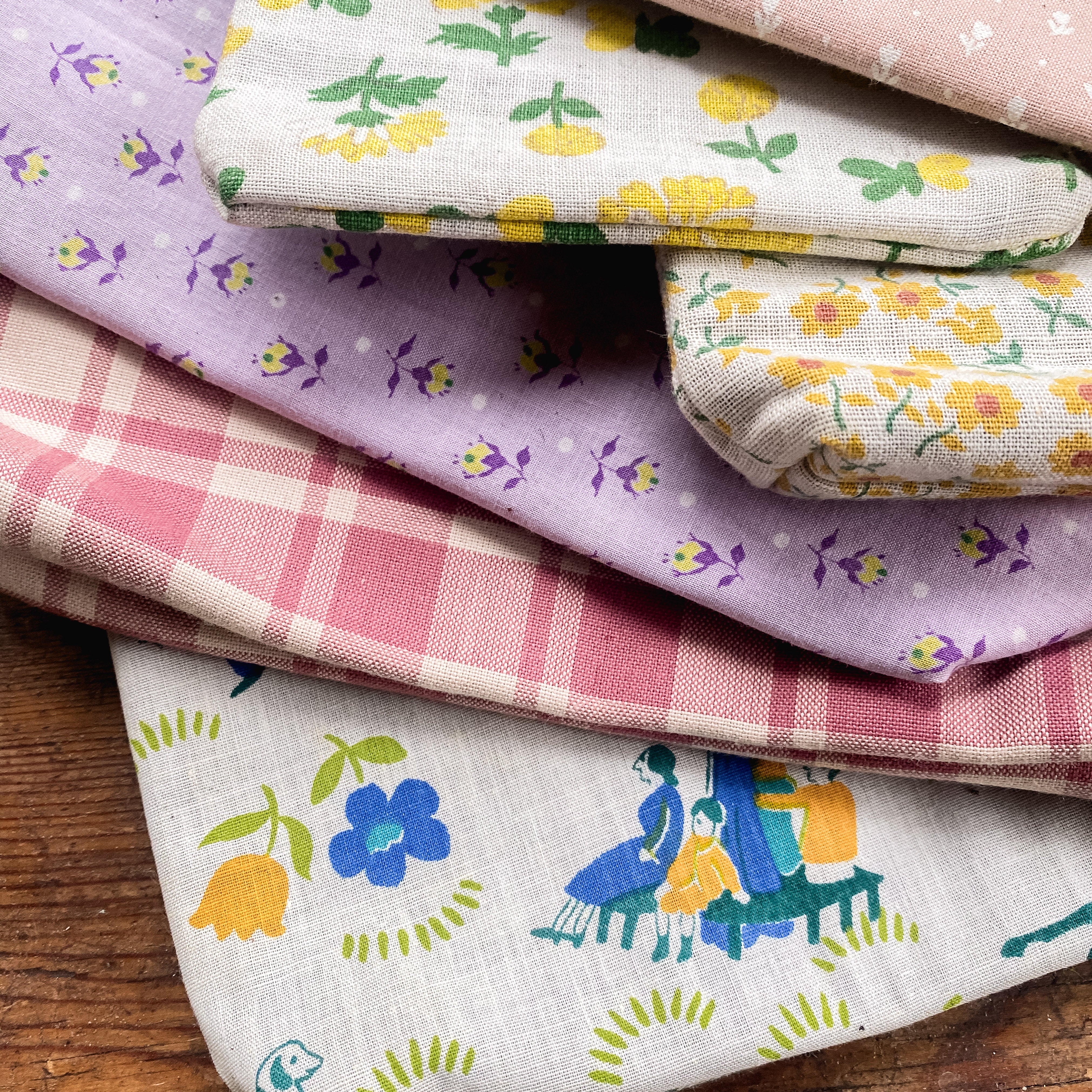 Keeper Pouch with Mid-Century Cotton Fabric: Eddie