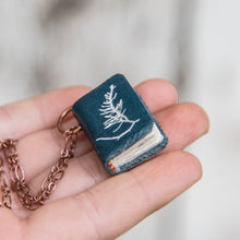 Anna Atkins Medium Book Necklace: Grateloupia filicina