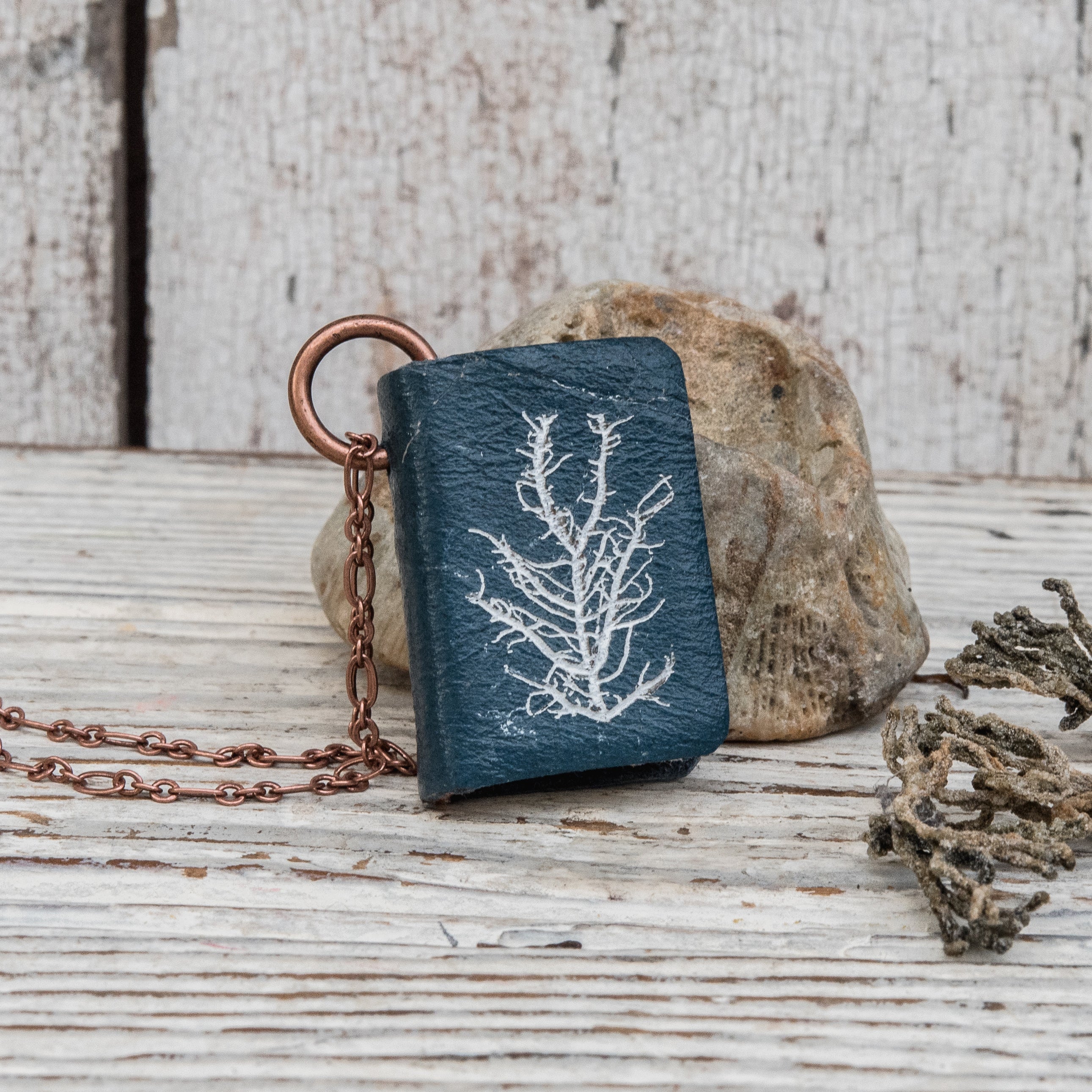 Anna Atkins Large Book Necklace: Mesogloia purpurea