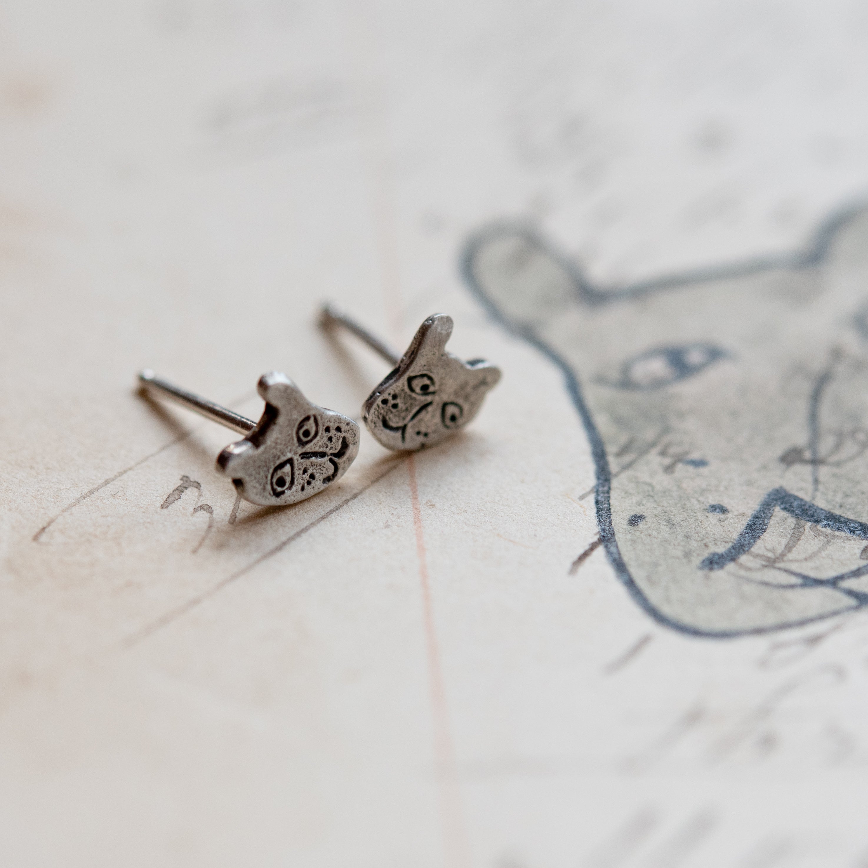 Foundlings Earrings: Ash (Cat)