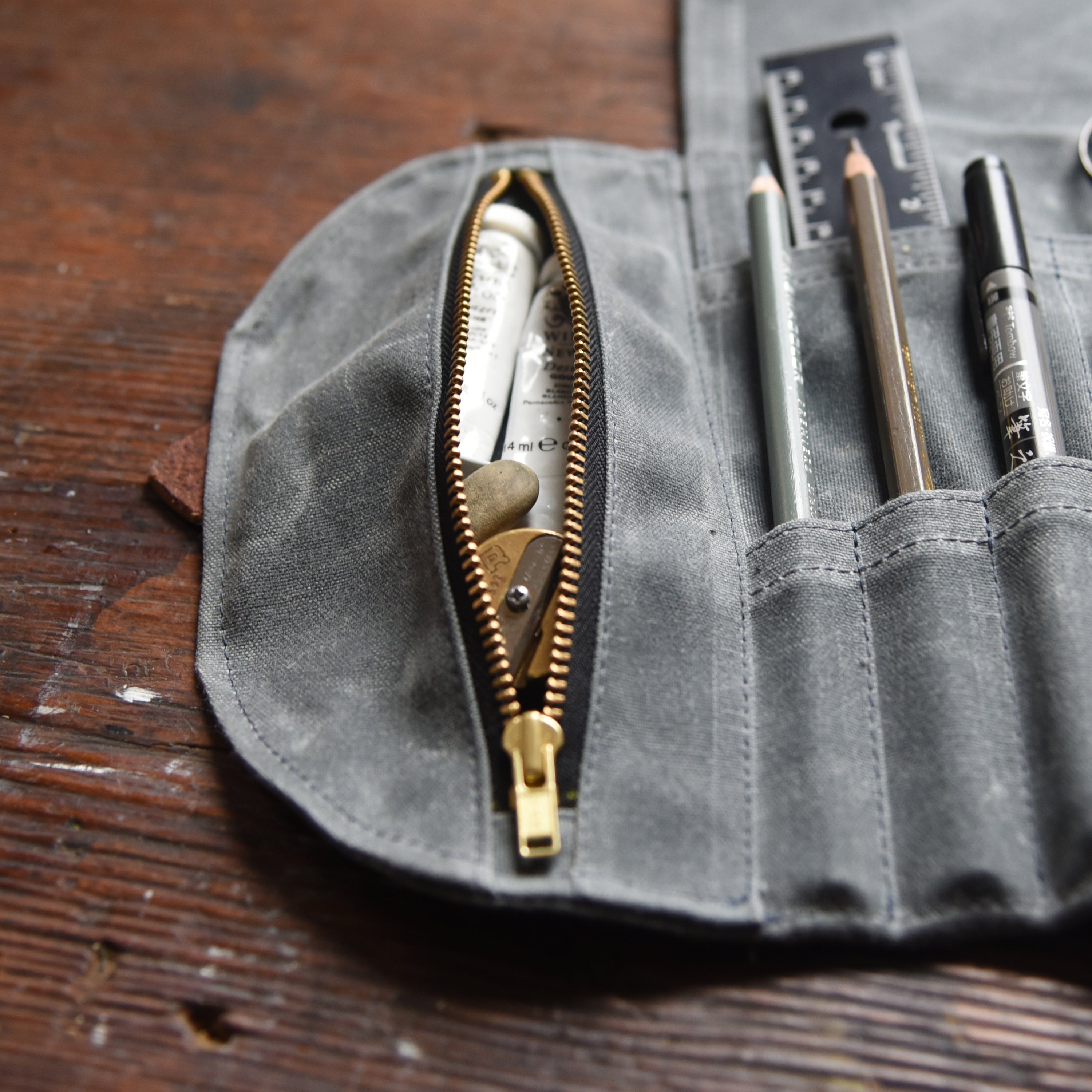 /color-Slate with Brown Leather