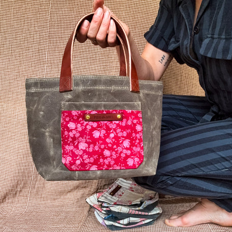 Pipit Tote with Vintage Scrap Bundle: Edna