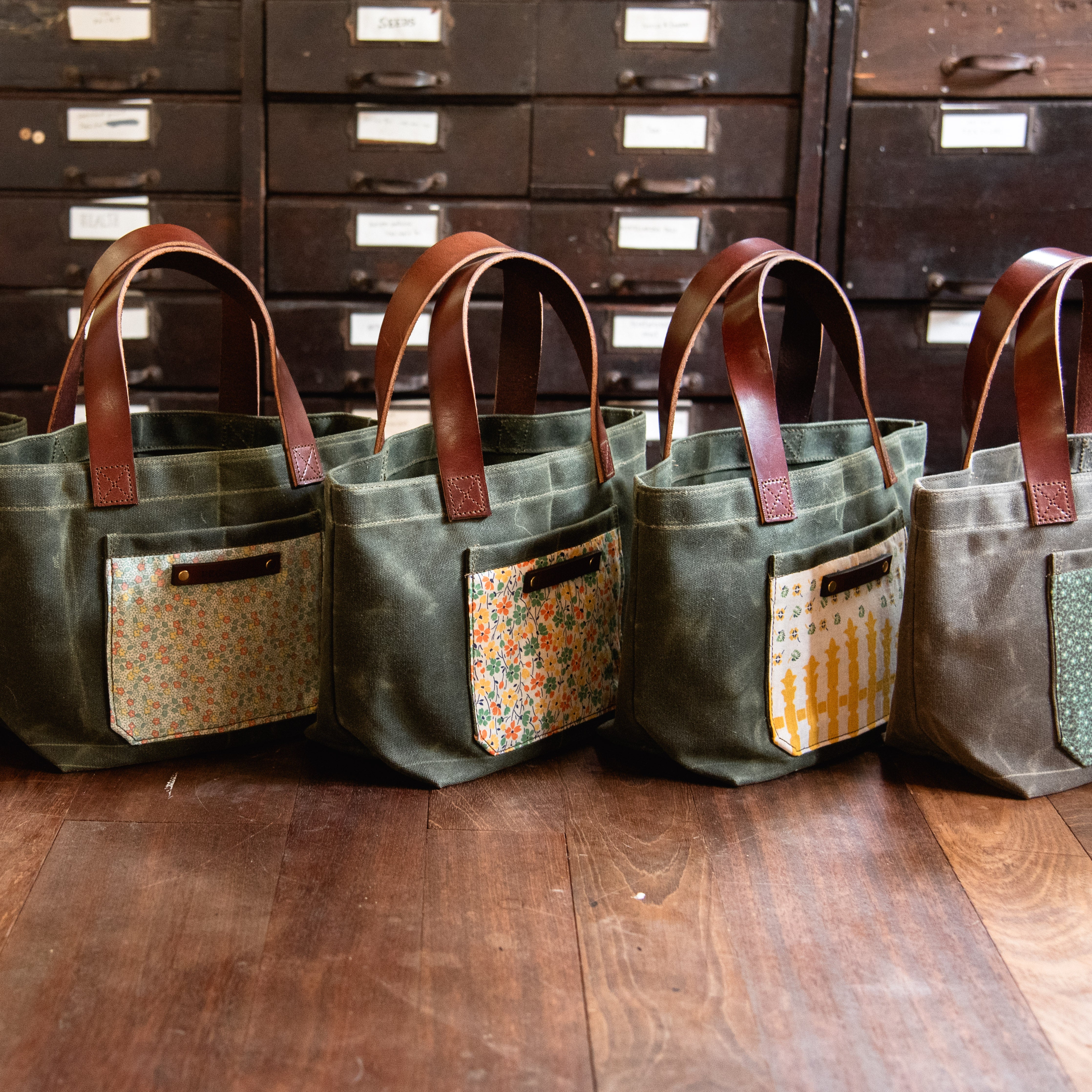 Pipit Tote with Mid-Century Feedsack: Fiona