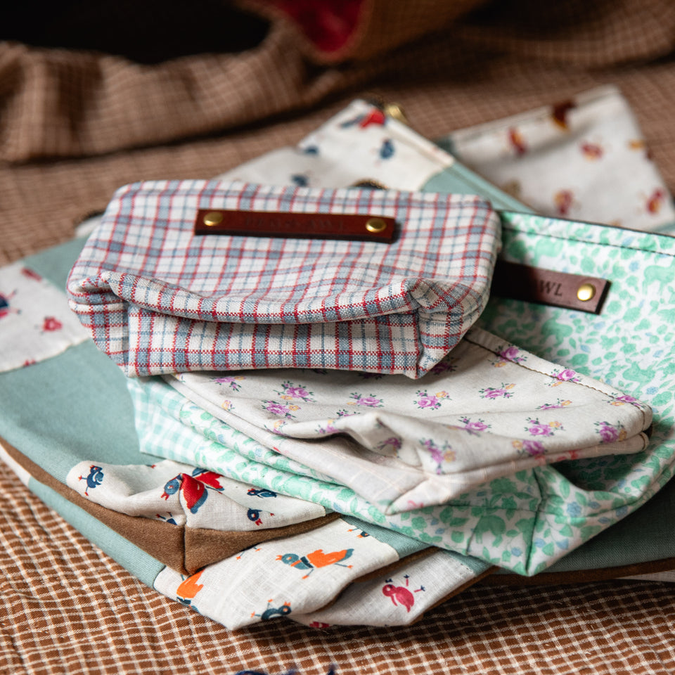 Saver Pouch with 1800s Pillow Sham: Gemma