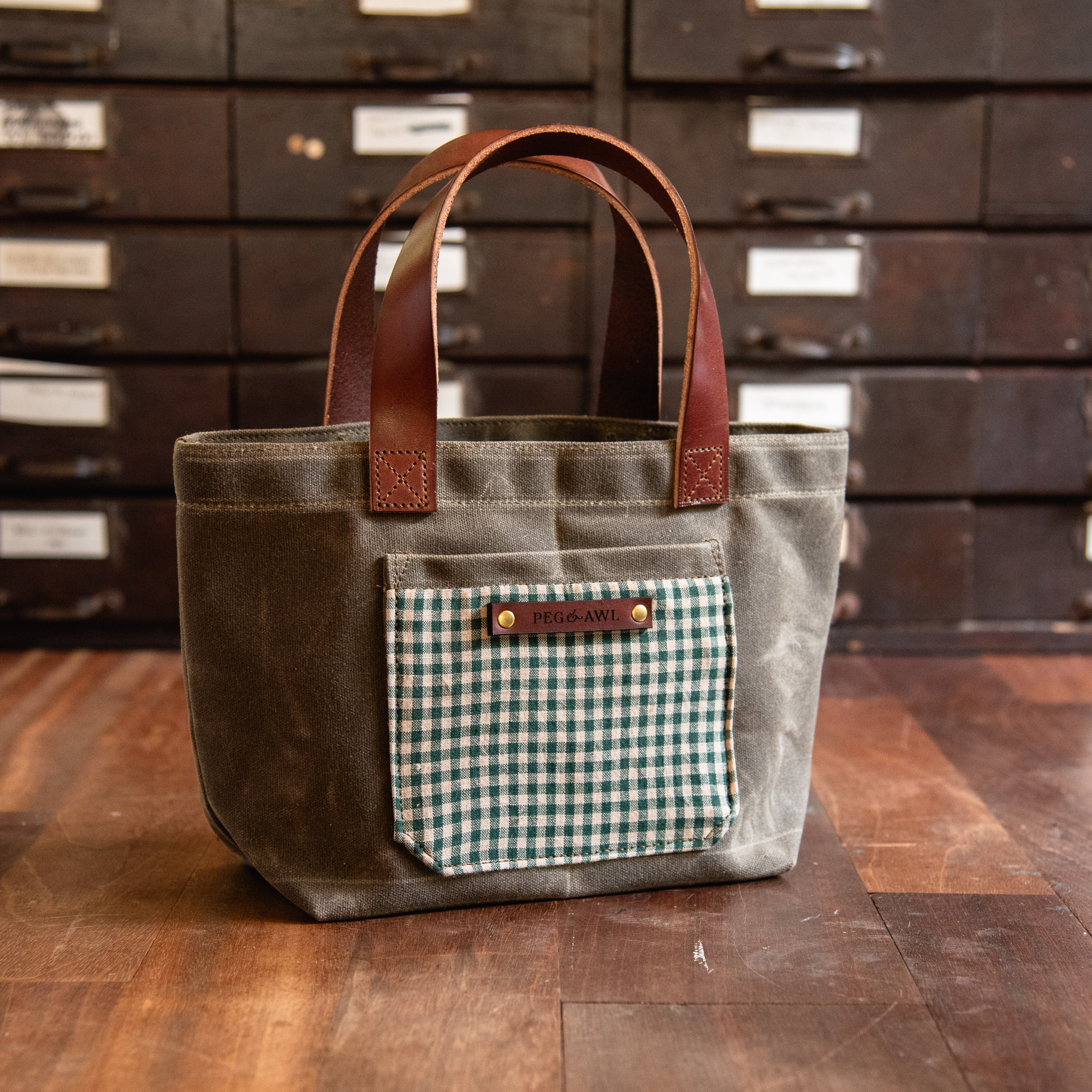 Pipit Tote with Early 1900s Bundles: Geraldine