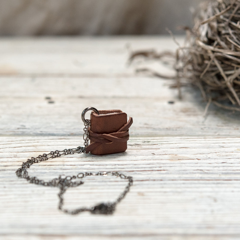 /Book Size|Chain Metal-Medium|Gunmetal