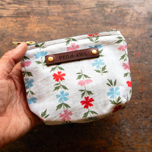 Saver Pouch with Vintage Scrap Bundle: Lera