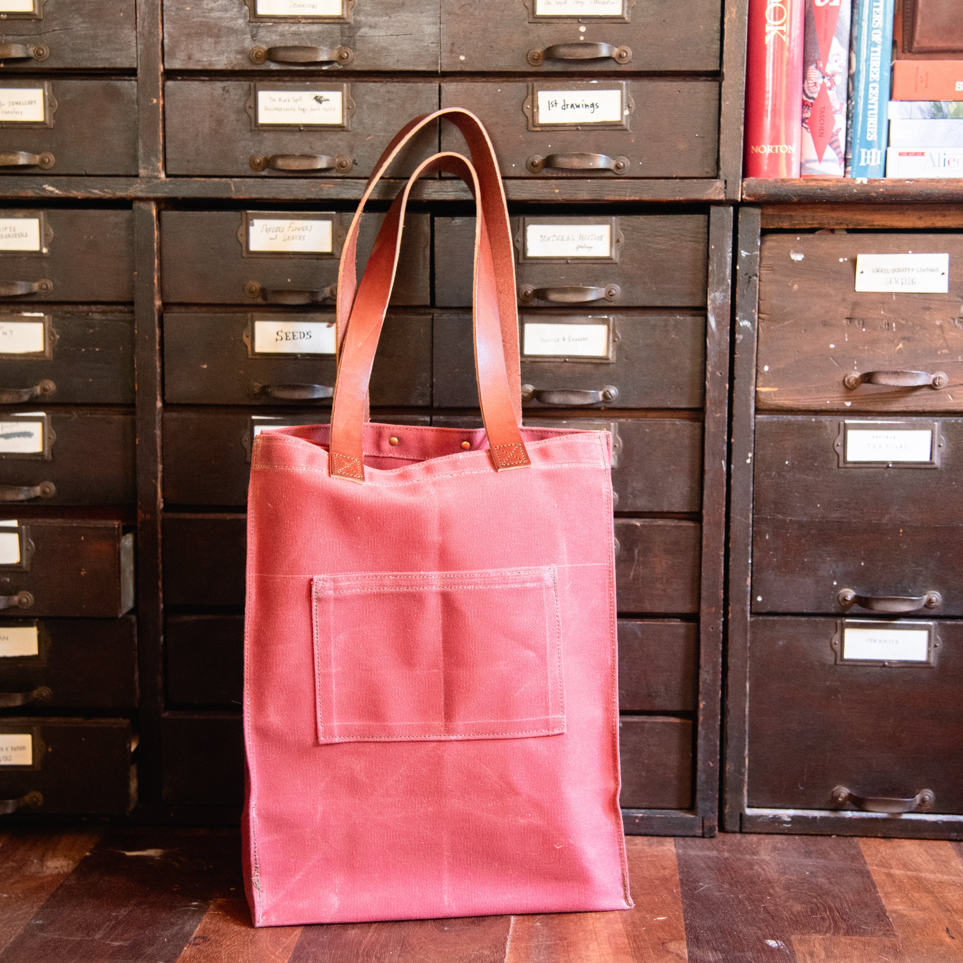 The Marlowe Carryall: Merry Mishap