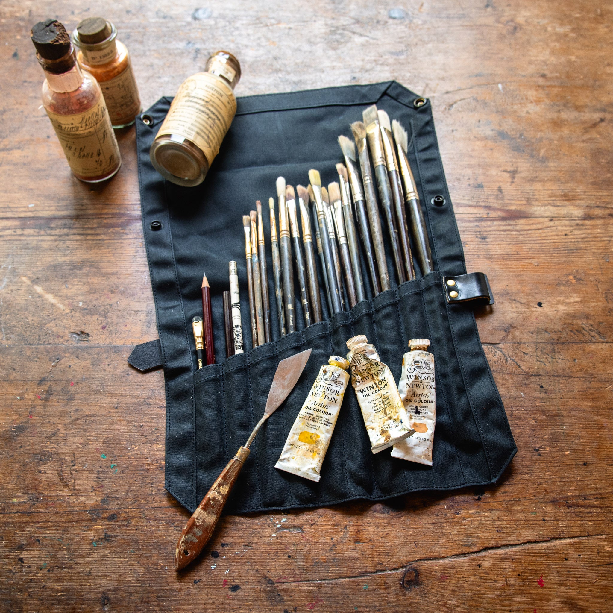 Helga Paint Brush Roll