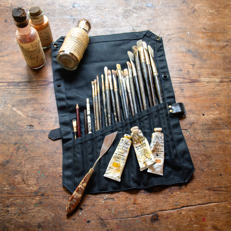 Helga Paint Brush Roll