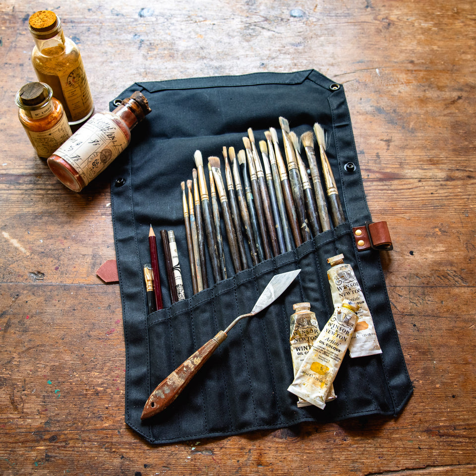 Helga Paint Brush Roll