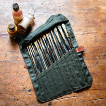 Helga Paint Brush Roll