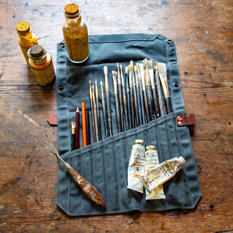 Helga Paint Brush Roll