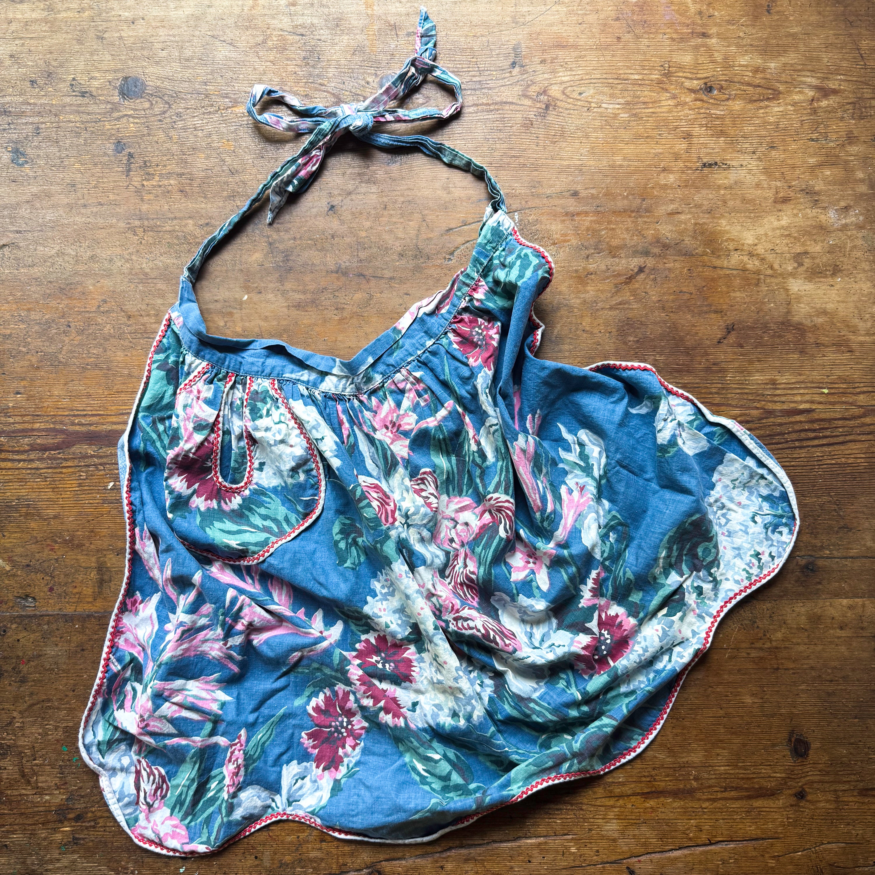 Essentials Pouch with 40s-50s Apron: Anya