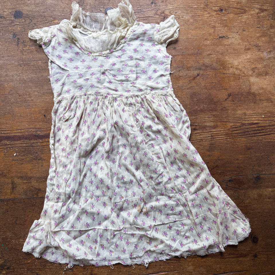 Essentials Pouch with 40s-50s Girls Dress: Priya / Arjun