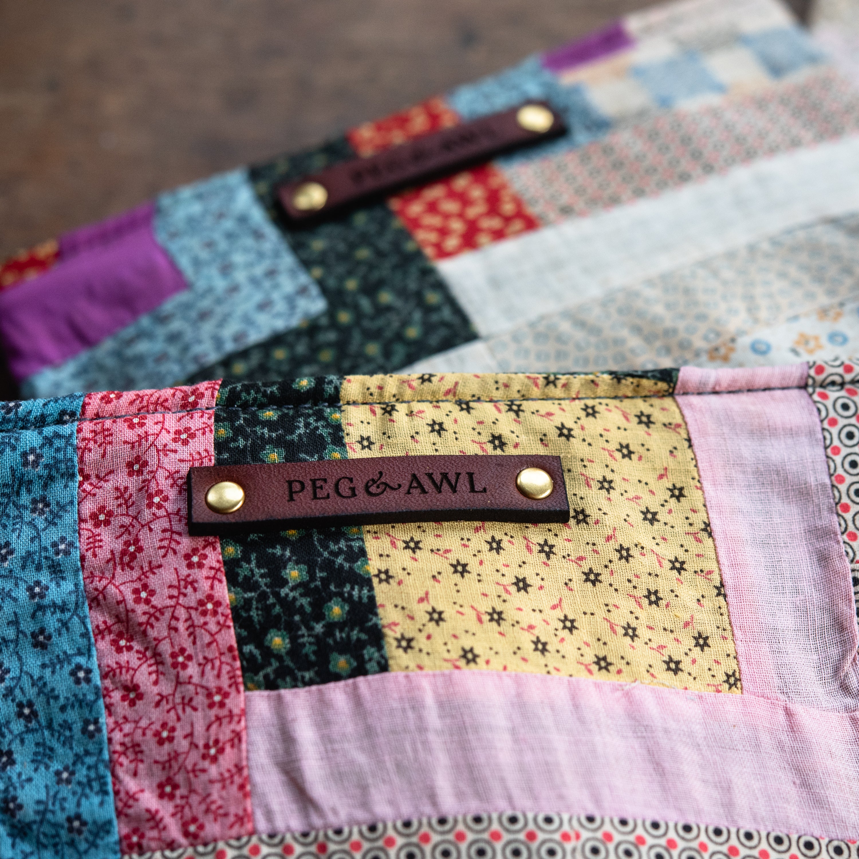 Keeper Pouch with 1900s Log Cabin Patchwork Quilt: Ameliana