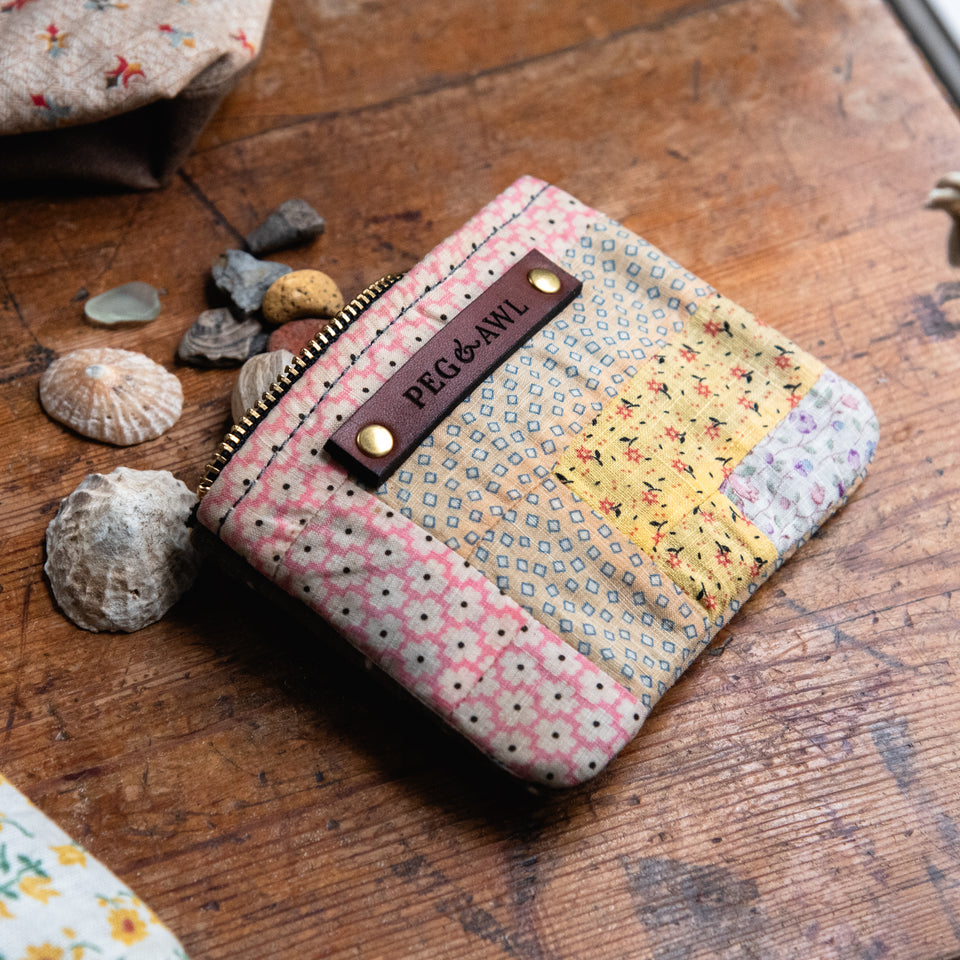 Spender Pouch with 1900s Log Cabin Patchwork Quilt: Ameliana