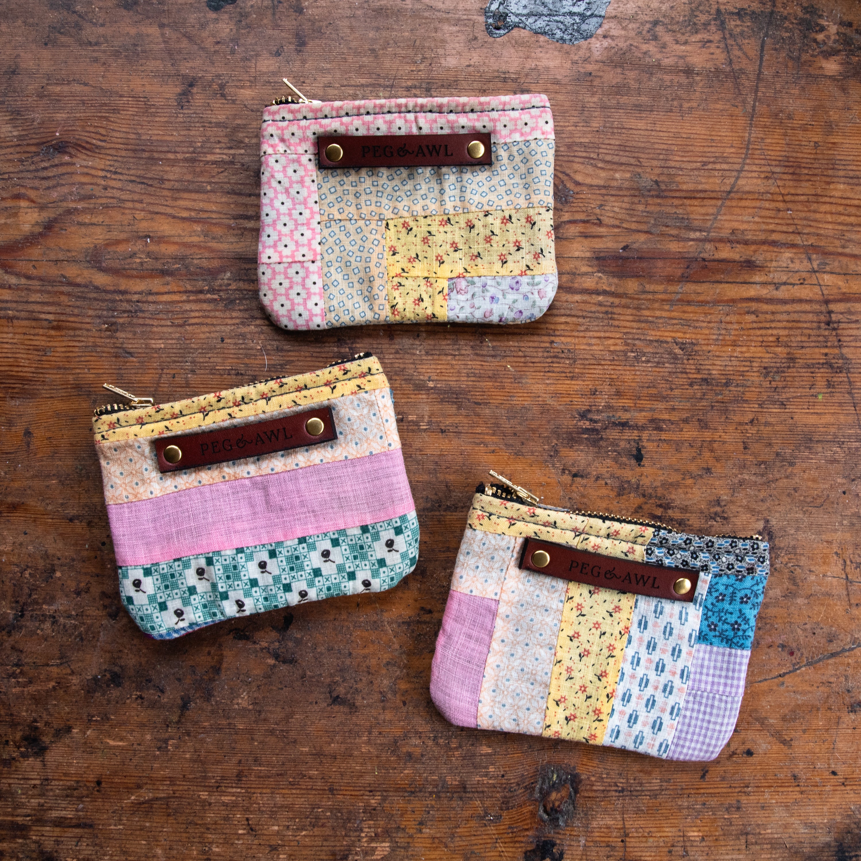 Spender Pouch with 1900s Log Cabin Patchwork Quilt: Ameliana
