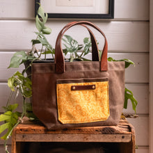 Pipit Tote with Mid-Century Feedsack: Sheila