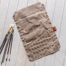 Helga Paint Brush Roll