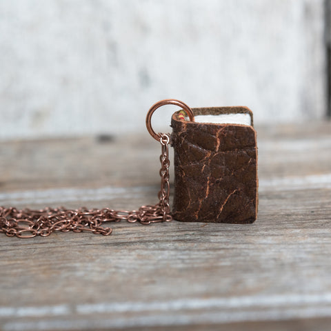 Daisy Medium Book Necklace