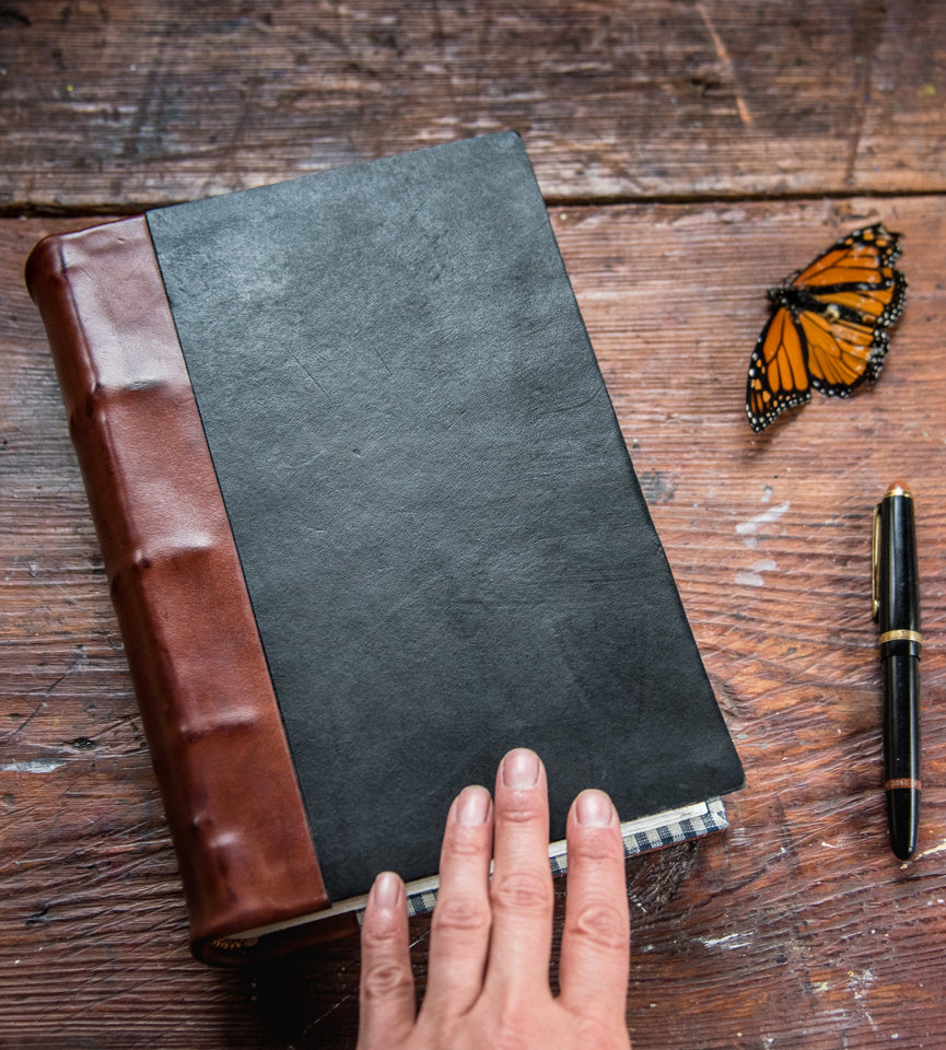 Notebook in Black Leather, Size: 1890 in.