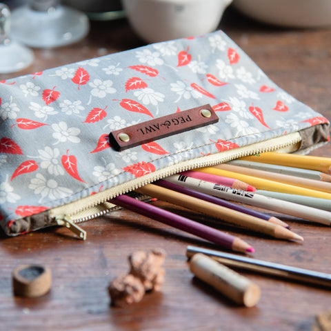 Essentials Pouch with 1930s Dressmakers Fabric: Polly