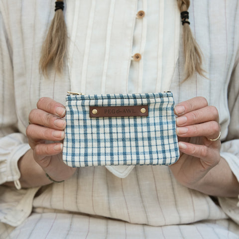 Spender Pouch with Homespun Coverlet: Mads