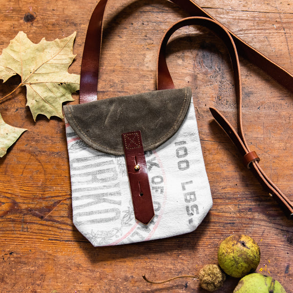 Small Hunter with Vintage Canvas: UBIKO