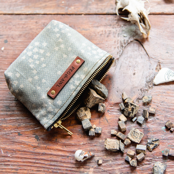 Saver Pouch with 1930s Toile: Minnie